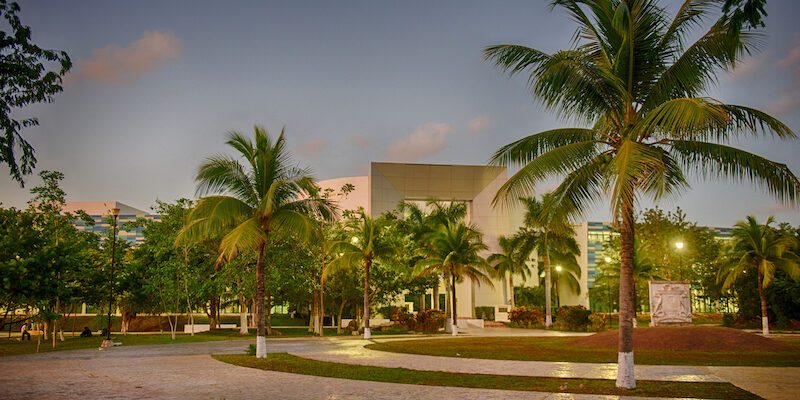 Universidad Autónoma del Estado de Quintana Roo compus cancun
